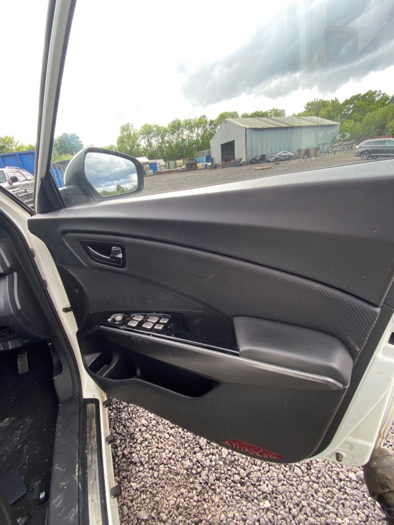 [EPE-103822] Panel interior de puerta delantera derecha SsangYong Tivoli 2018