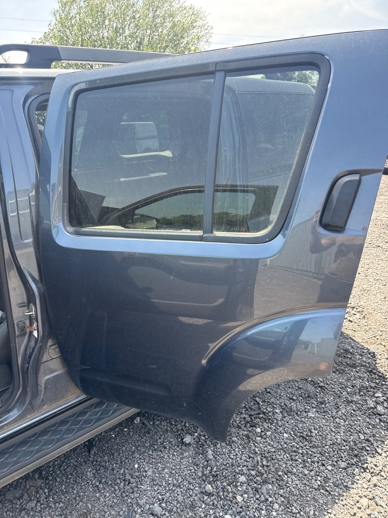[EPE-105557] Puerta trasera izquierda NISSAN PATHFINDER III