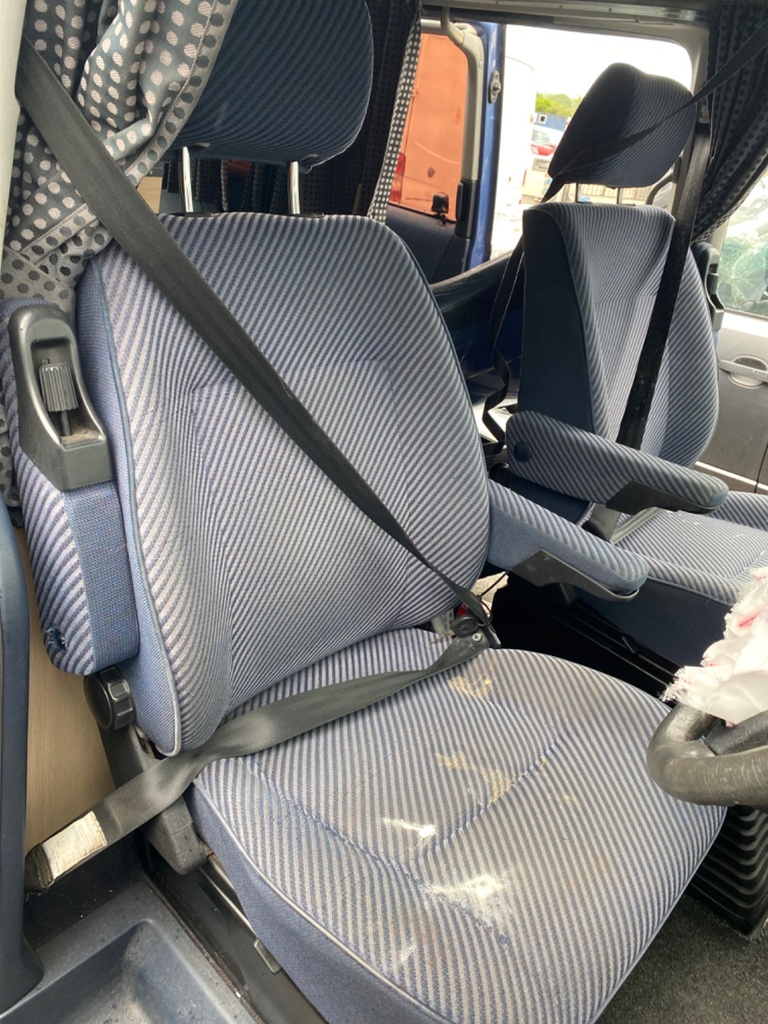 [EPE-107125] Asiento delantero derecho VW Caravelle Mk IV
