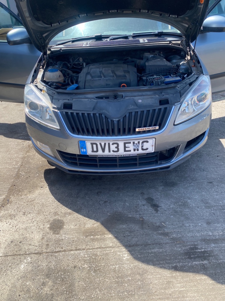 [EPE-110982] Paragolpes delantero Skoda Fabia