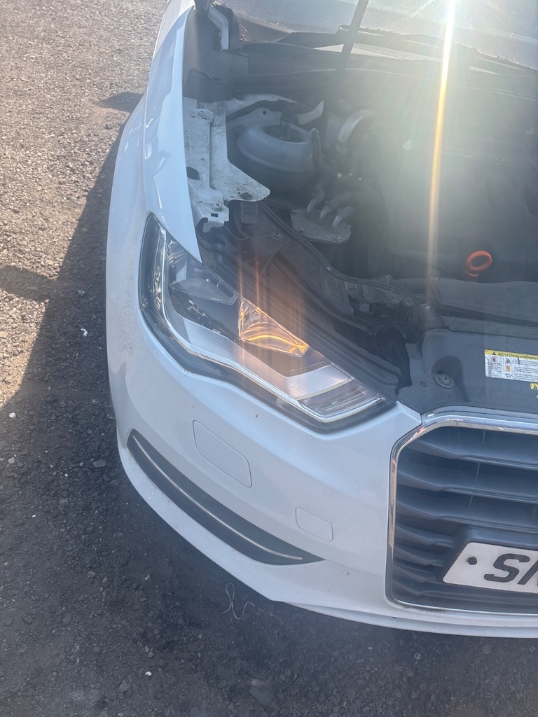 [EPE-113058] Faro derecho Audi A3 2013