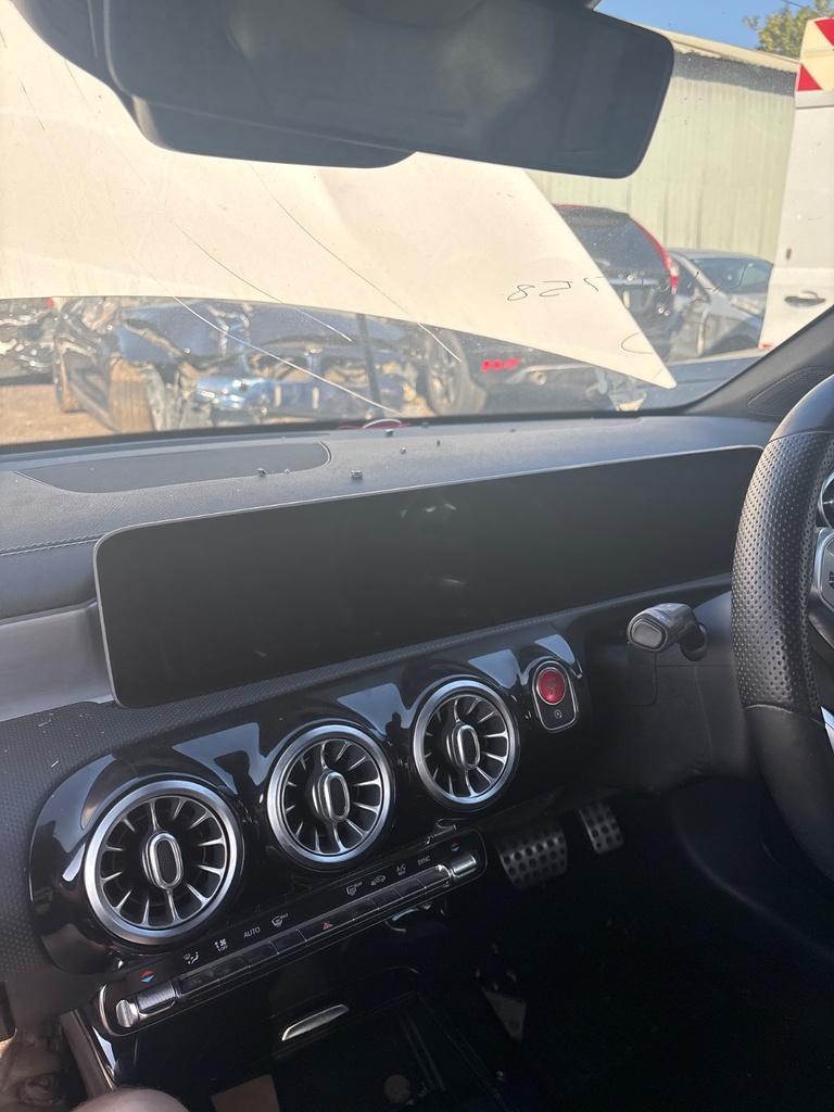 [EPE-113240] Pantalla multifunción Mercedes CLA 2019