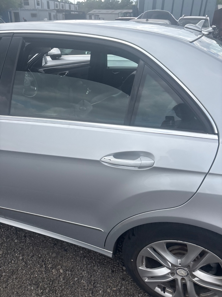 [EPE-115284] Puerta trasera izquierda Mercedes-Benz Clase E