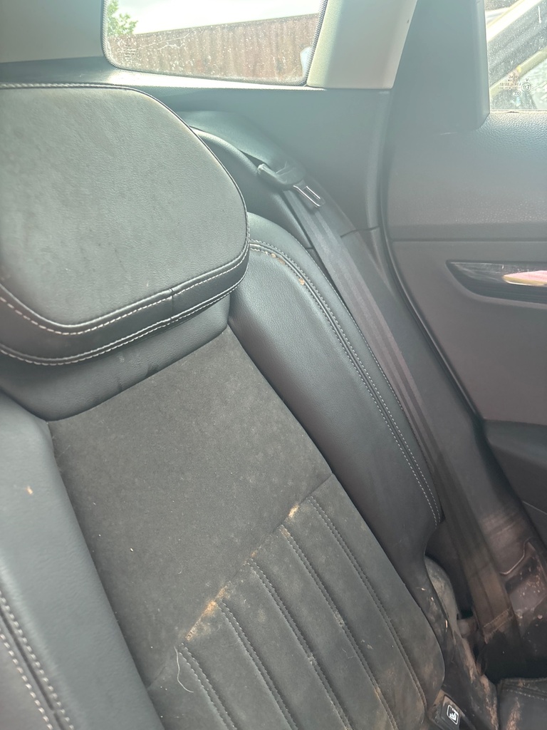 [EPE-115589] Pretensor de cinturón de seguridad trasero derecho Skoda Karoq