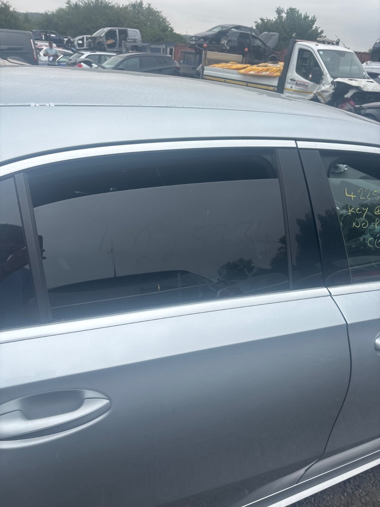 [EPE-116206] Cristal de puerta trasero derecho Mercedes Clase A W177