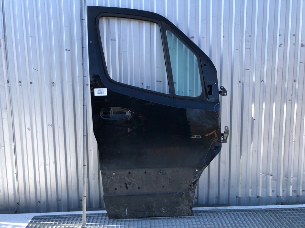 [STARK-841633] Puerta delantera derecha Mercedes-Benz Sprinter 3,5-t Tourer Bus (B907) 2018-2022