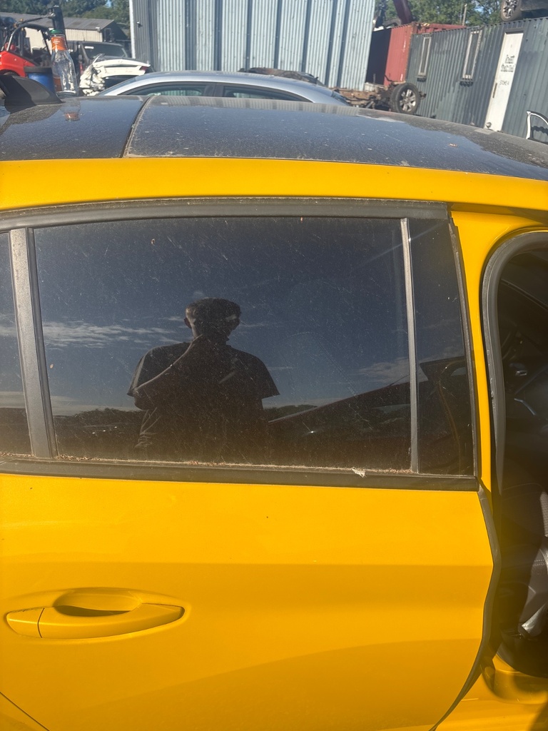 [EPE-118722] Cristal de puerta trasero derecho Peugeot 208 II P21E