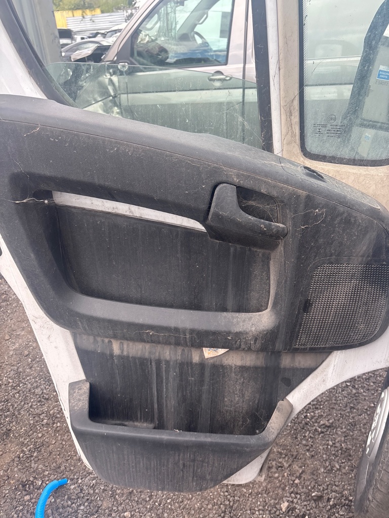 [EPE-119245] Panel interior puerta delantera izquierda Peugeot Boxer 2022