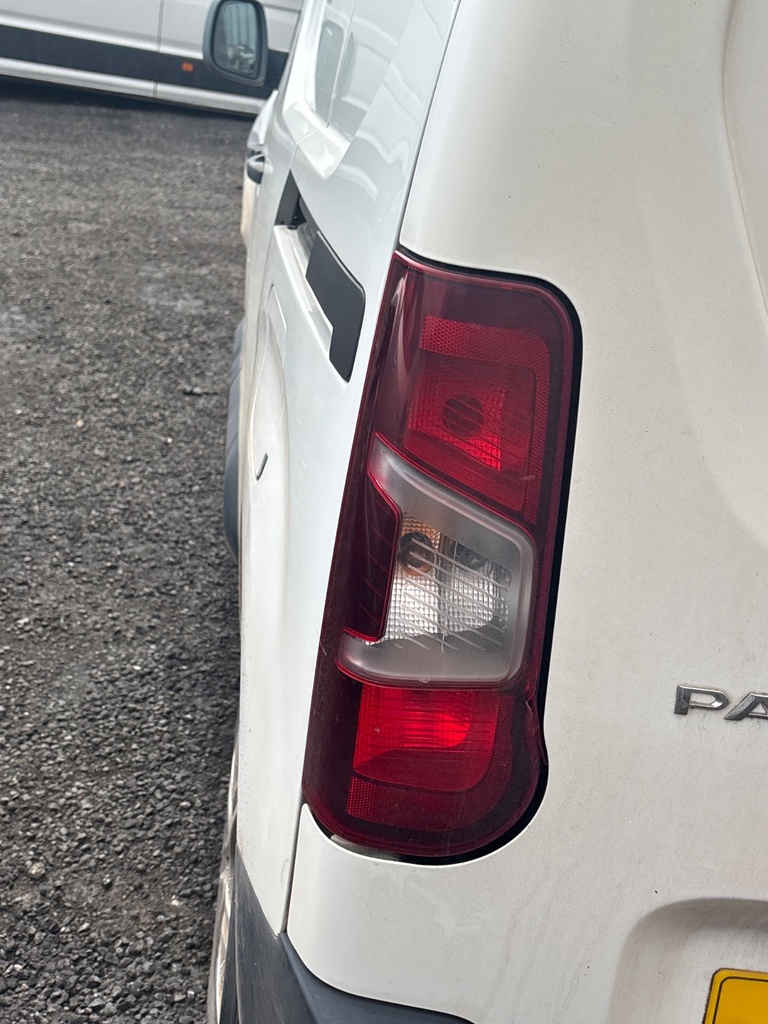 [EPE-122036] Piloto trasero izquierdo Peugeot Partner 2019
