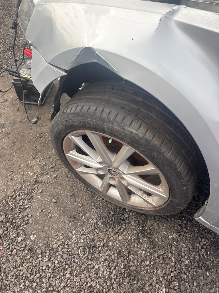 [EPE-122123] Llanta de aleación Skoda Octavia 2014