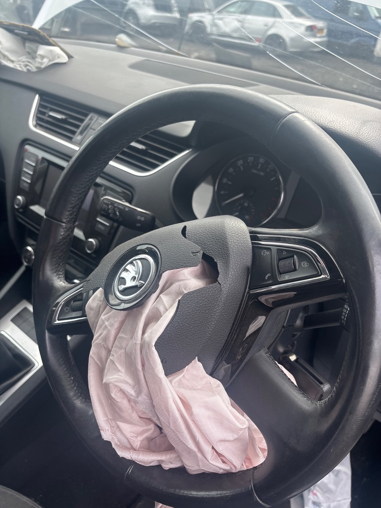 [EPE-122102] Volante de dirección Skoda Octavia 2014