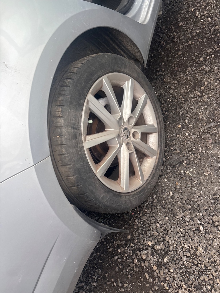 [EPE-122125] Llanta de aleación Skoda Octavia 2014