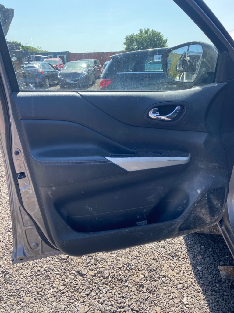 [EPE-110025] Panel interior de puerta delantera izquierda Nissan Navara