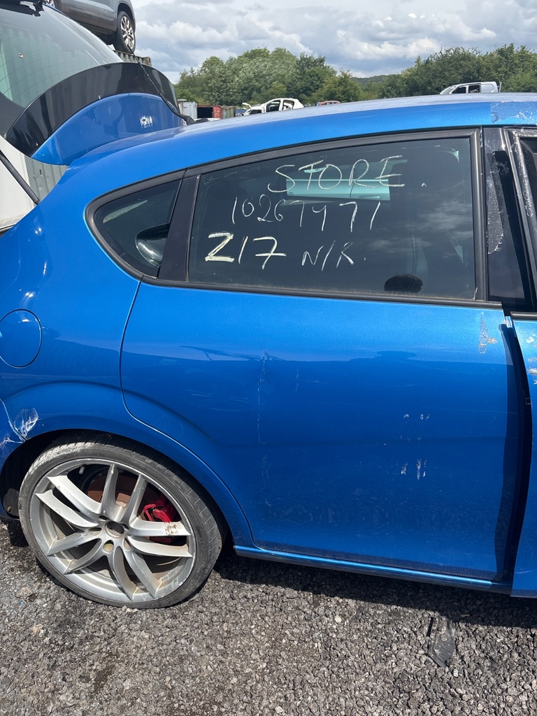 [EPE-111425] Puerta trasera derecha Seat Leon 2010