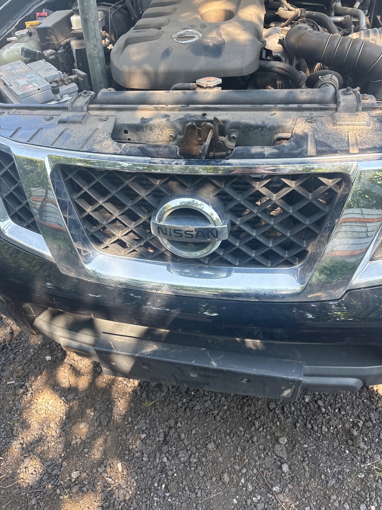 [EPE-112910] Rejilla delantera Nissan Navara NP300