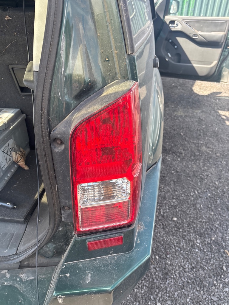 [EPE-117490] Piloto trasero derecho Nissan Pathfinder III R51