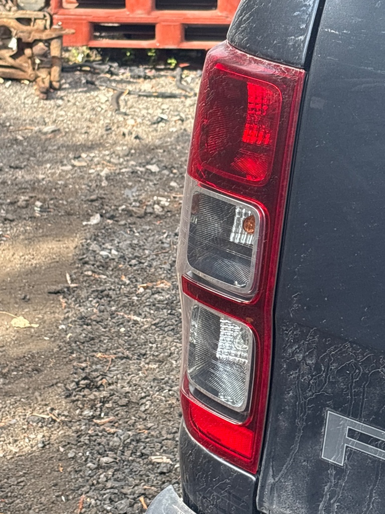[EPE-117851] Piloto trasero izquierdo Ford Ranger