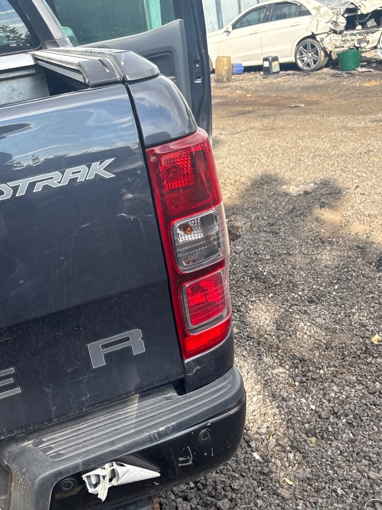 [EPE-117852] Piloto trasero derecho Ford Ranger