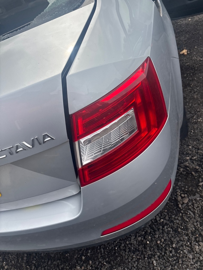 [EPE-122115] Piloto trasero derecho Skoda Octavia A7