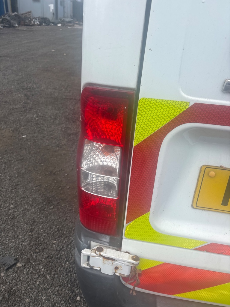 [EPE-119187] Piloto trasero izquierdo Ford Transit 2013