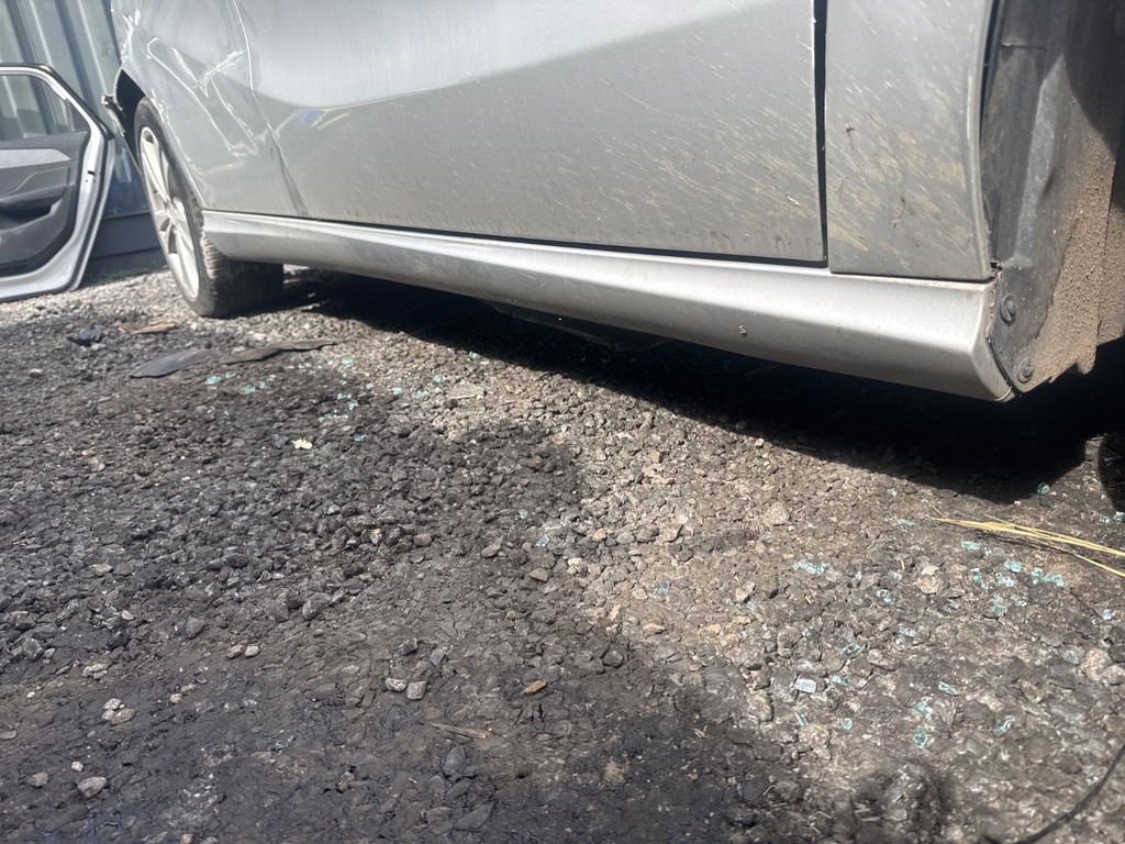[EPE-120192] Faldón lateral derecho Mercedes-Benz A-Class 2016