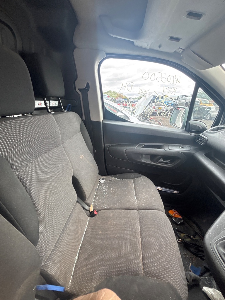 [EPE-122029] Asiento delantero izquierdo Peugeot Partner 2019