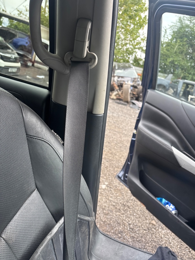 [EPE-122424] Pretensor de cinturón delantero izquierdo Nissan Navara NP300