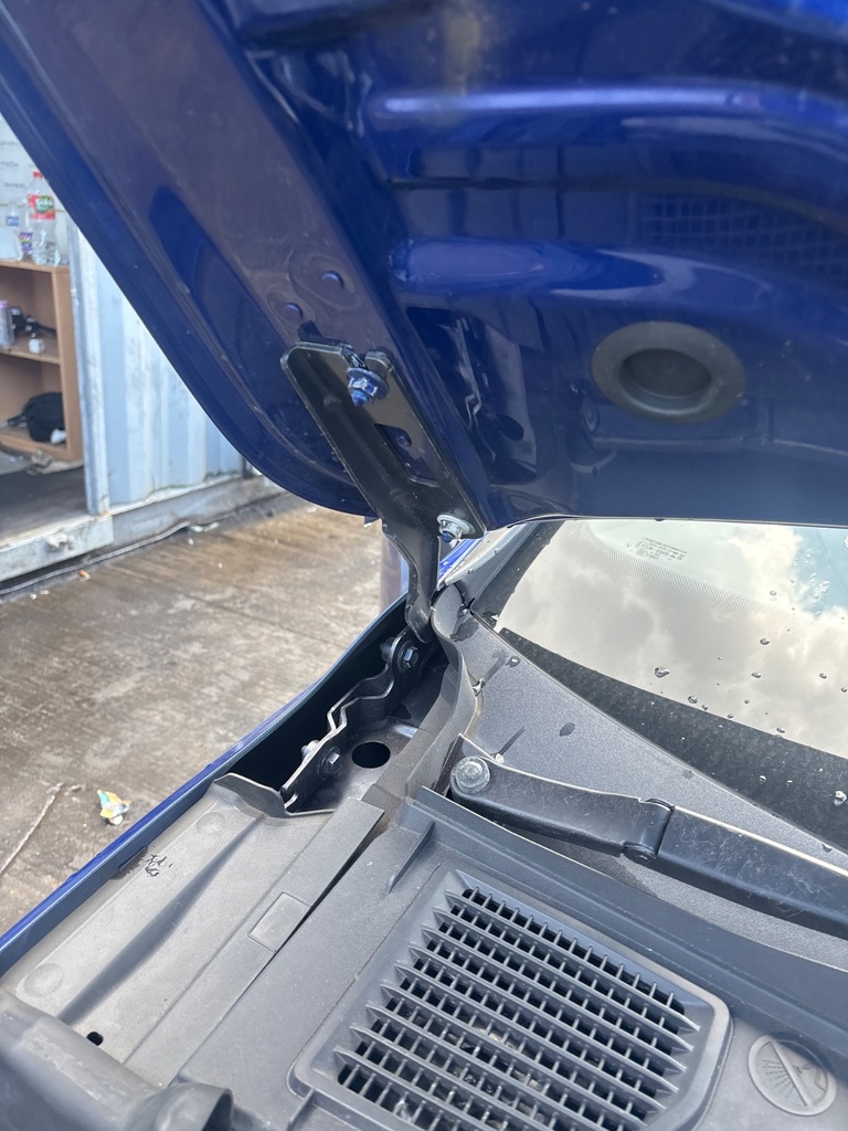 [EPE-123250] Bisagra de capó izquierda VW Golf 2023
