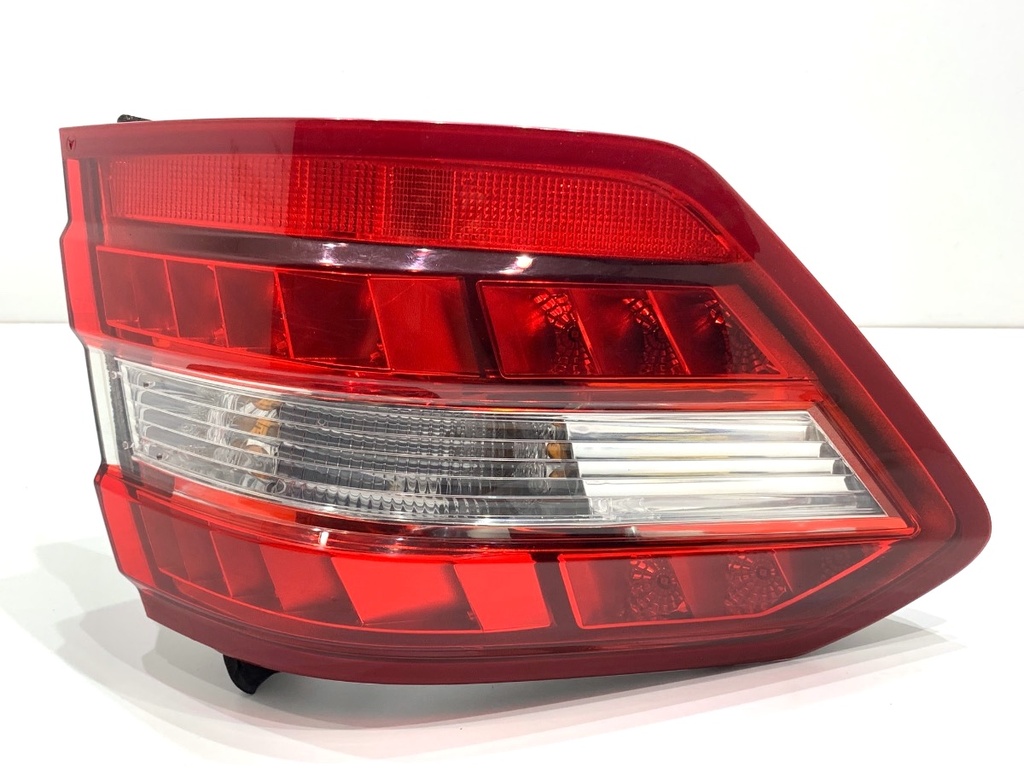 [STARK-906887] Piloto trasero izquierdo Mercedes-Benz Clase E S212