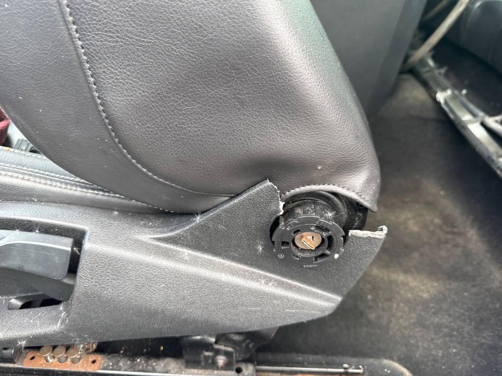[EPE-103736] Asiento delantero izquierdo VW Scirocco III 2009