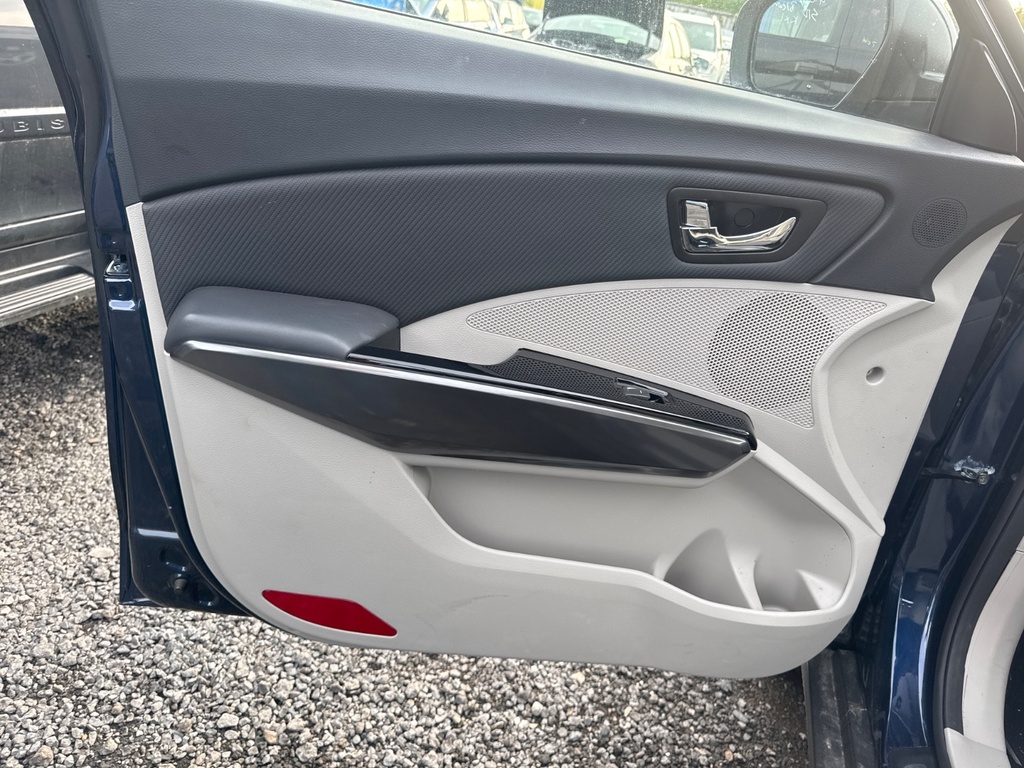 [EPE-104021] Panel de puerta delantera izquierda Ssangyoung Tivoli Ultimate