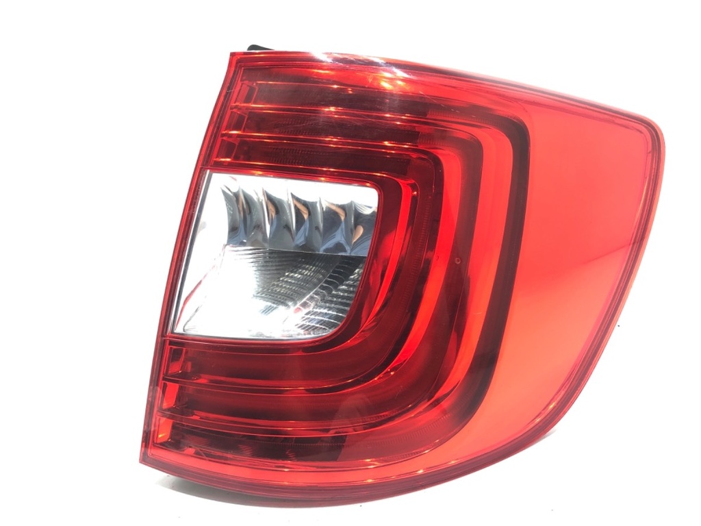 [STARK-731040] Piloto trasero derecho SKODA SUPERB II Kombi (3T5) 2.0 TDI 16V 103 kW 2009-2015