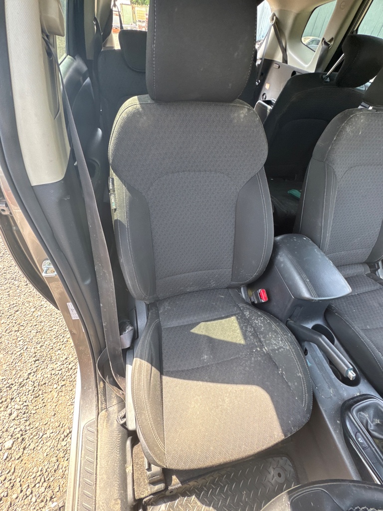 [EPE-105241] Asiento delantero derecho Kia Carens IV
