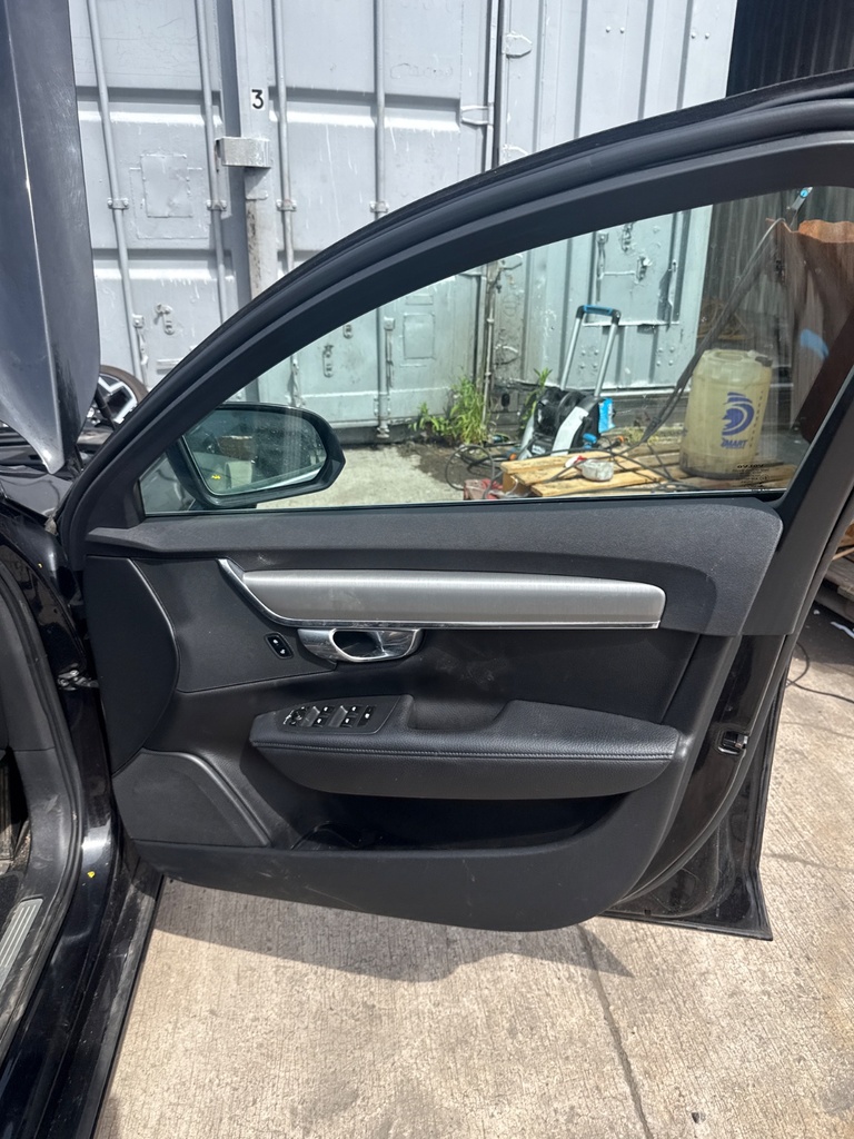 [EPE-105972] Panel interior de puerta delantera derecha Volvo V90 (2016-2021)