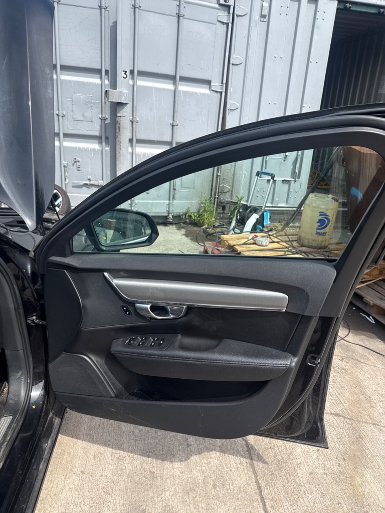 [EPE-105973] Panel de puerta delantera derecha Volvo V90