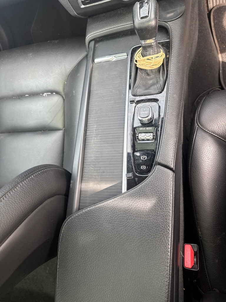 [EPE-105985] Consola central Volvo V90