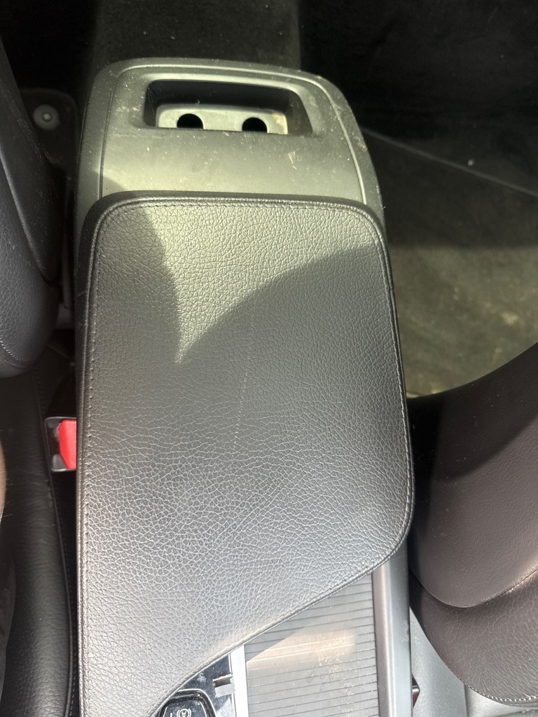 [EPE-105994] Reposabrazos de consola central Volvo V90