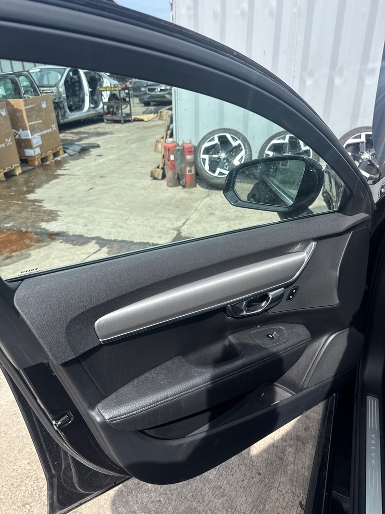 [EPE-106043] Panel de guarnición interior puerta delantera izquierda Volvo V90