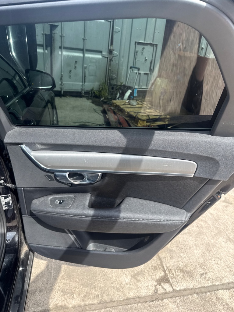[EPE-106089] Panel interior puerta trasera derecha Volvo V90