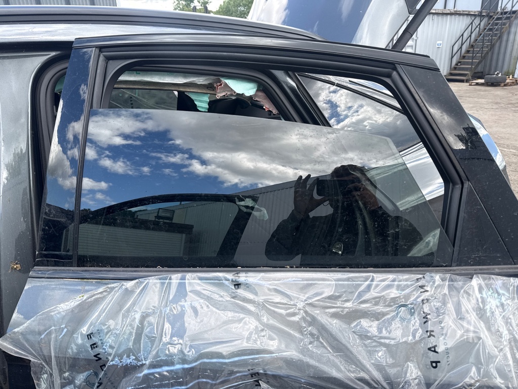 [EPE-107447] Cristal de puerta trasero izquierdo Audi Q5 2023