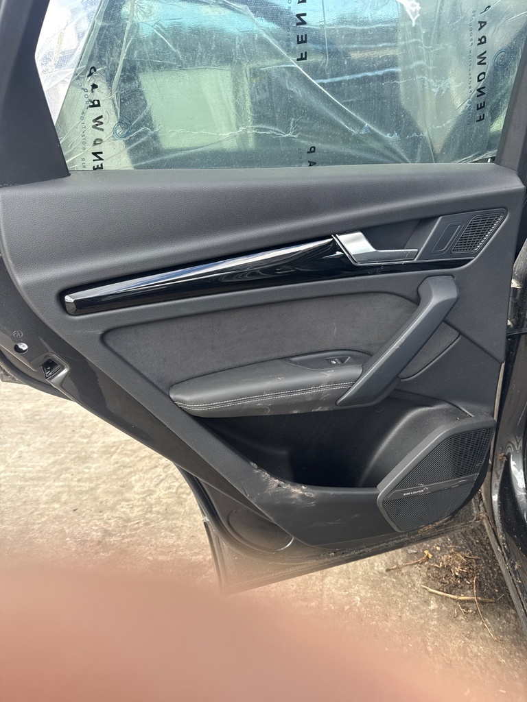 [EPE-107451] Panel interior de puerta trasero izquierdo Audi Q5 2023