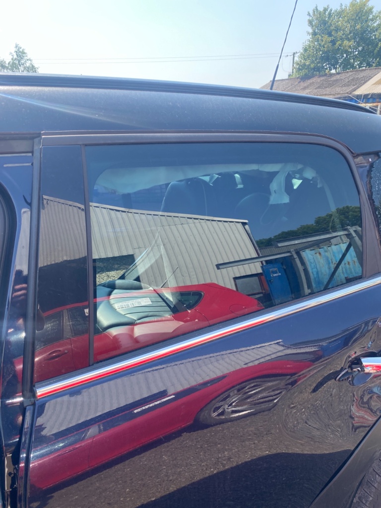 [EPE-110319] Cristal de puerta trasero izquierdo Mini Countryman 2015