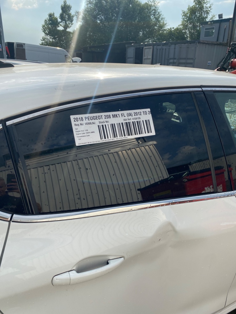 [EPE-110586] Cristal de puerta trasero derecho Peugeot 208 2018