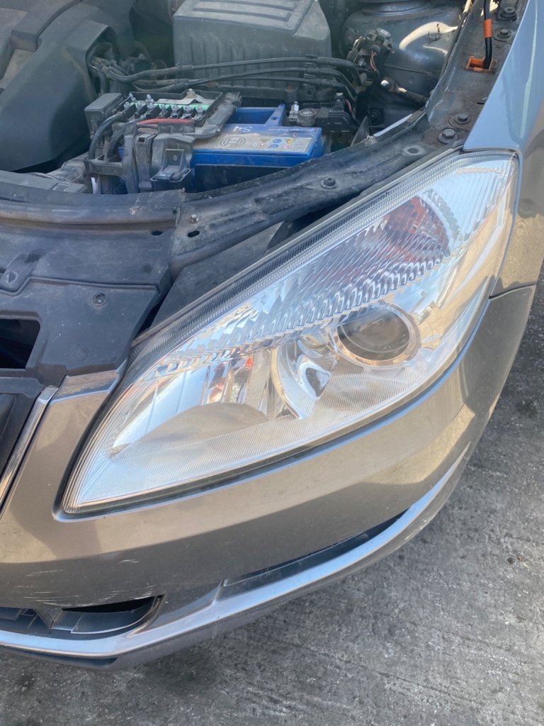 [EPE-110985] Faro izquierdo Skoda Fabia 2013