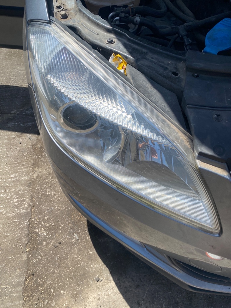 [EPE-110986] Faro delantero derecho Skoda Fabia 2013