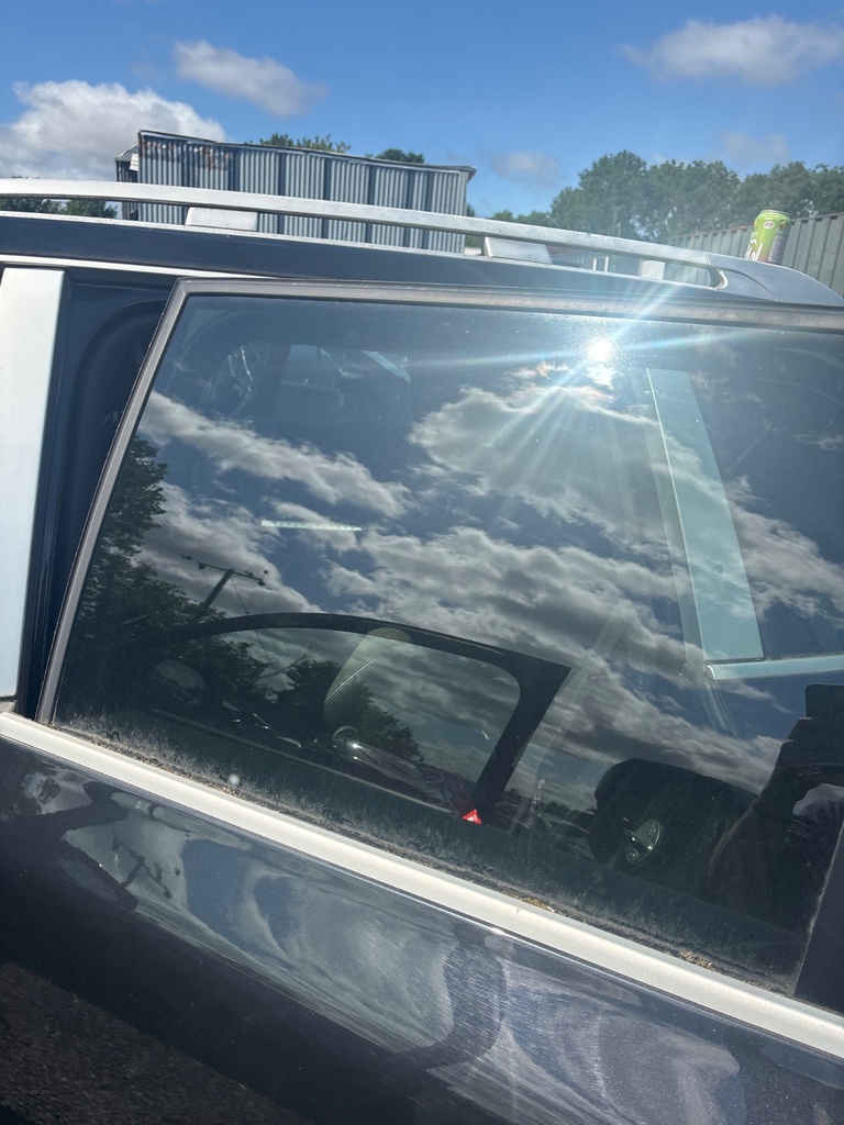 [EPE-112015] Cristal de puerta trasero izquierdo Porsche Cayenne