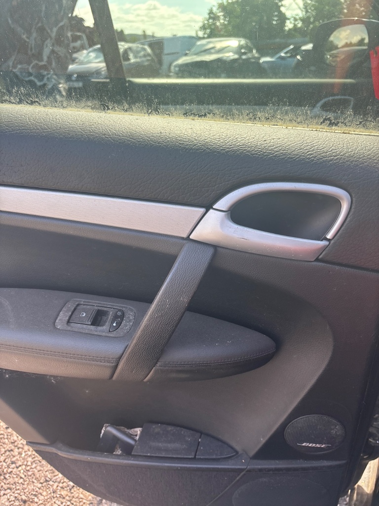 [EPE-112019] Panel interior de puerta trasera izquierdo Porsche Cayenne