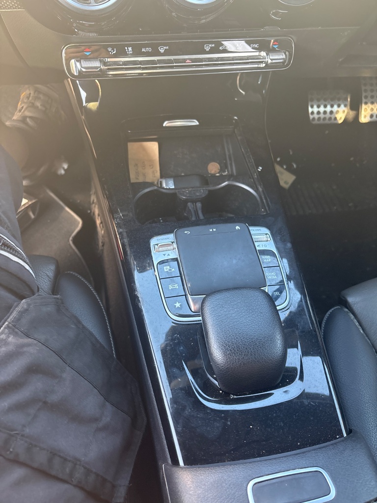 [EPE-113215] Consola central Mercedes CLA 2019