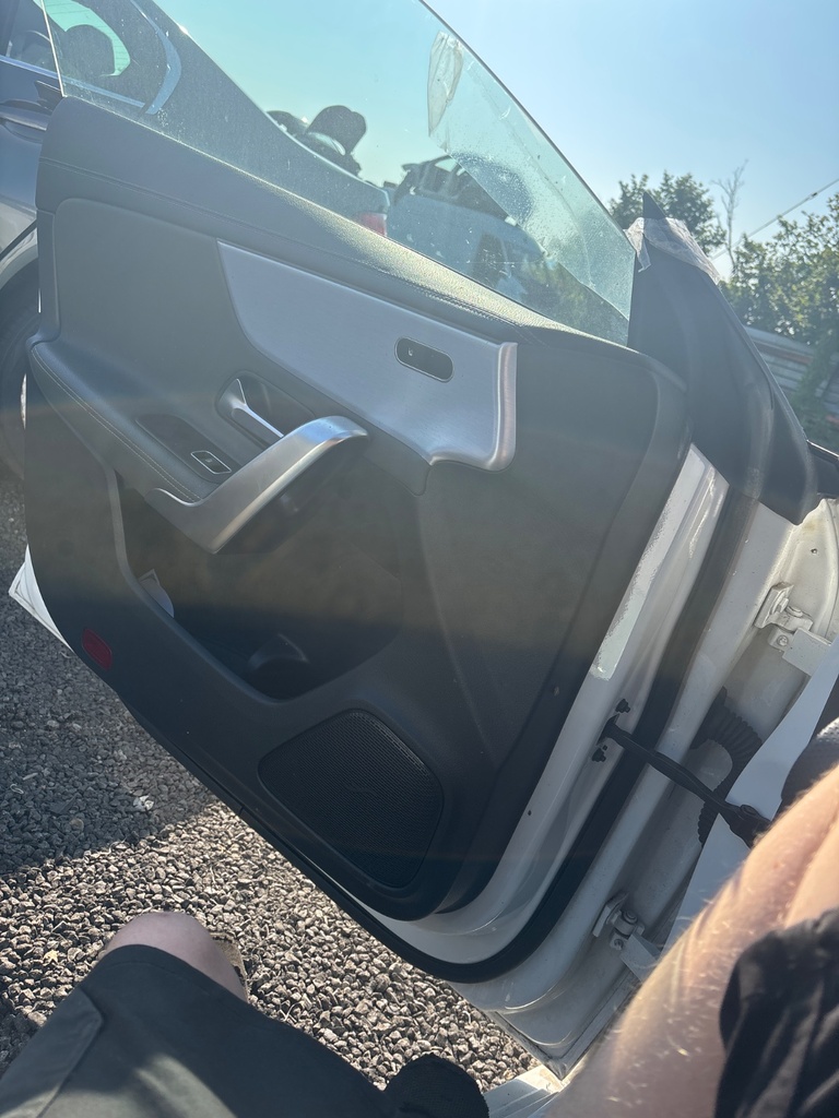 [EPE-113268] Panel interior de puerta delantera izquierda Mercedes CLA