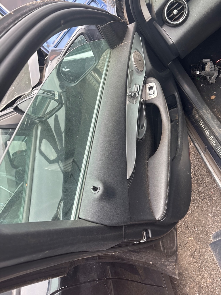 [EPE-113909] Panel interior de puerta delantera izquierda Mercedes C-Klasse W205